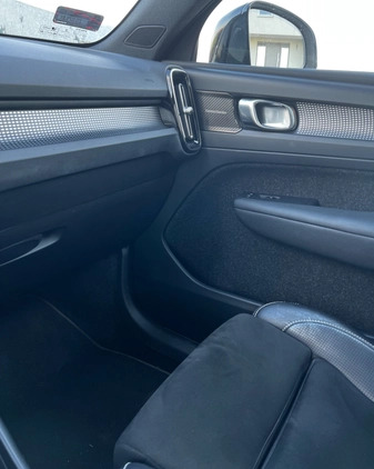 Volvo XC 40 cena 123000 przebieg: 166000, rok produkcji 2018 z Lewin Brzeski małe 232